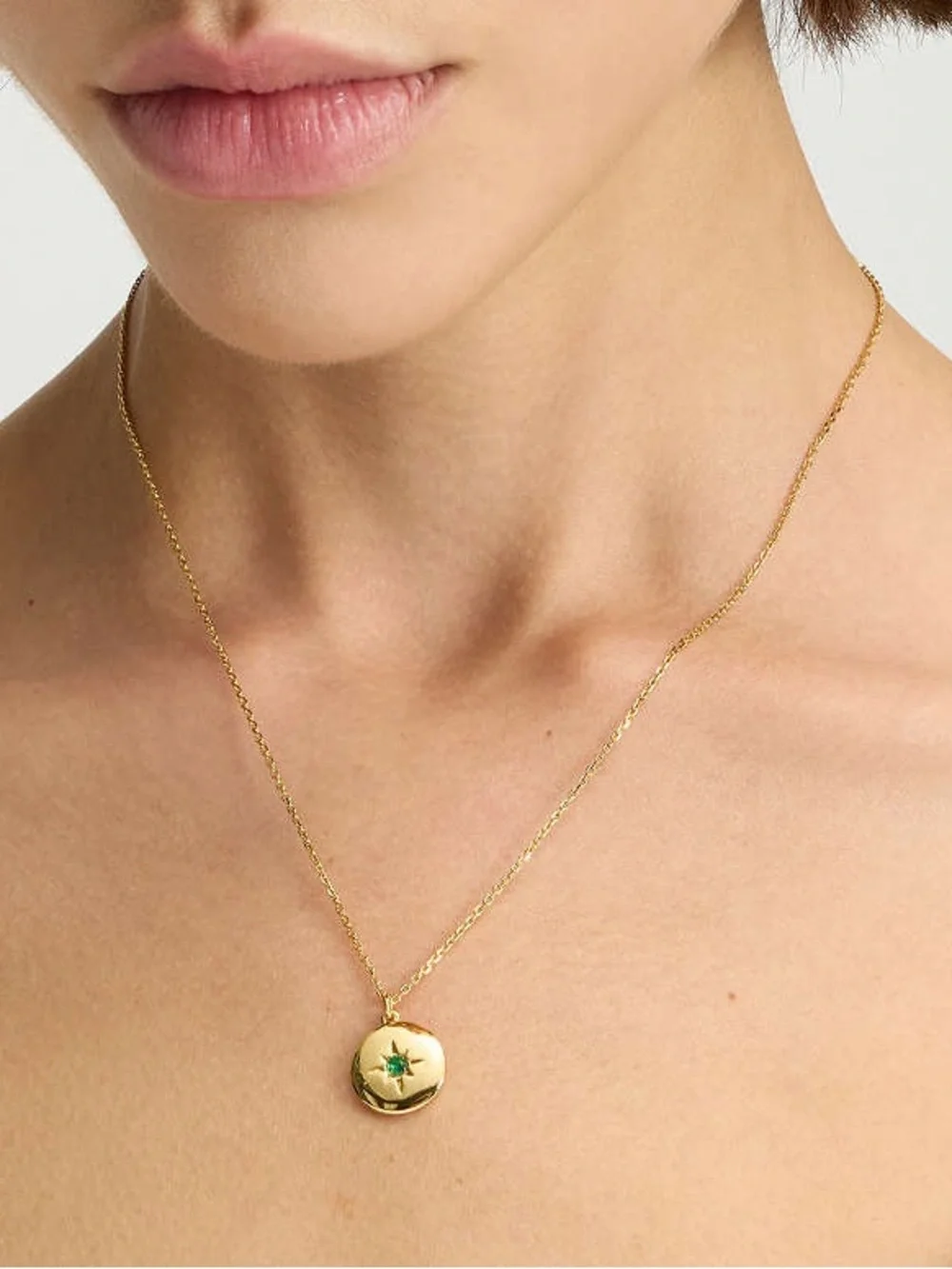 NWT $68 kate spade The Color Spark Collection Green Joy Medallion Necklace